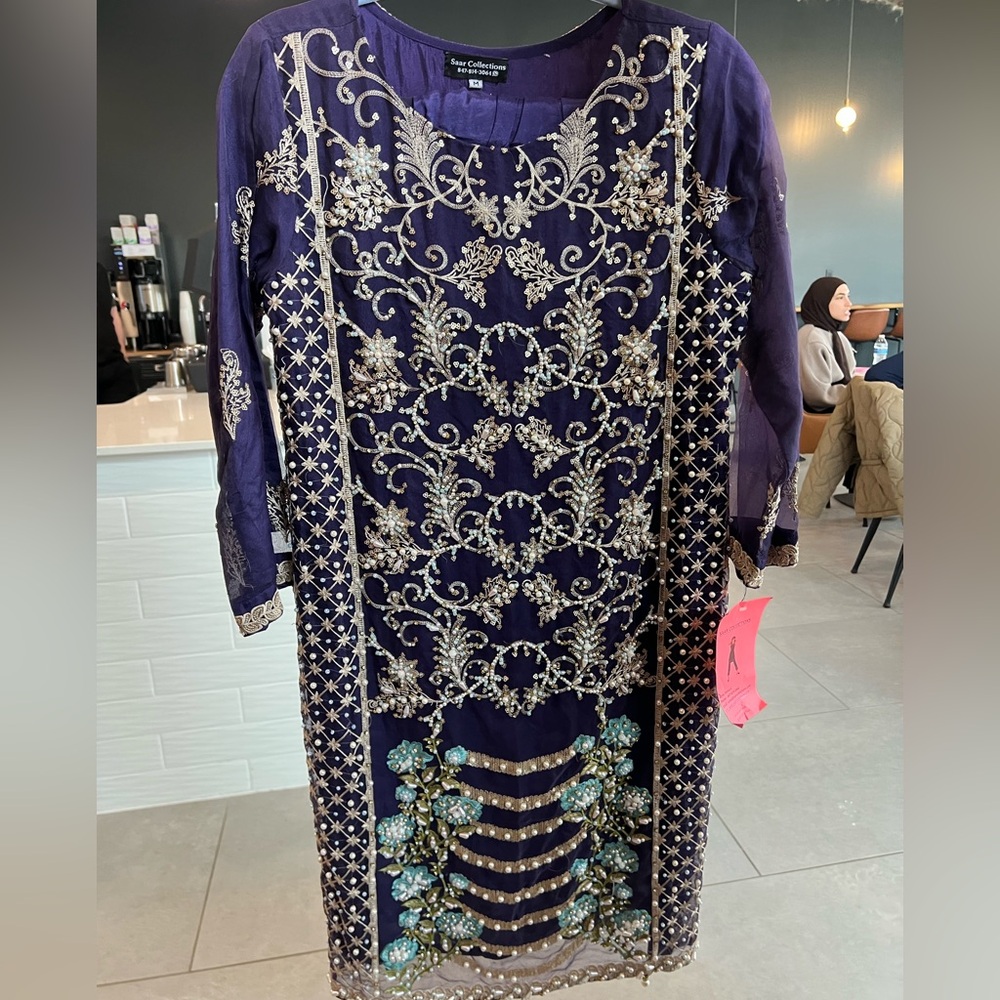(New) Navy Blue Embroidered 3pc Pakistani Outfit